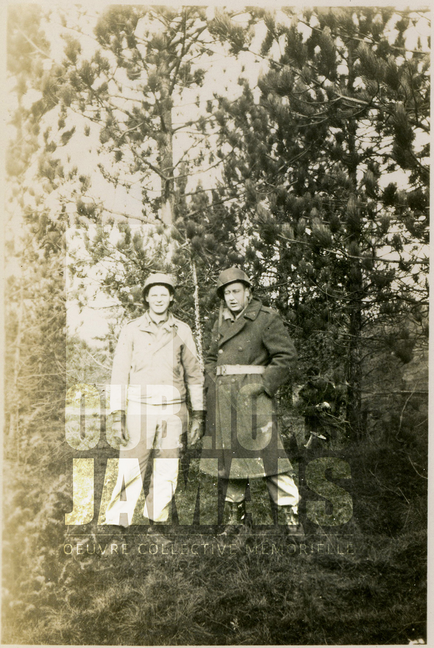 M572_KDK514R TWO SOLDIERS